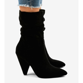 Svarta stövletter i mocka på LS5062 -stolpen 2