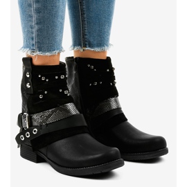 Svarta isolerade stövlar, rikt dekorerade A-351 1