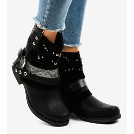 Svarta isolerade stövlar, rikt dekorerade A-351 2