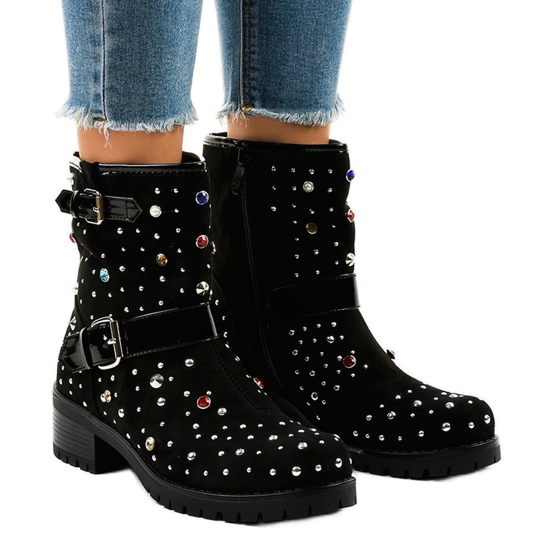 Svarta isolerade stövlar, rikt dekorerad T185 1