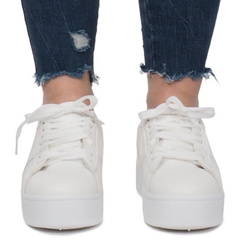 Vita sneakers på Livet De Lux -plattformen 1