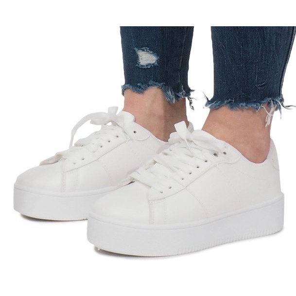 Vita sneakers på Livet De Lux -plattformen 2