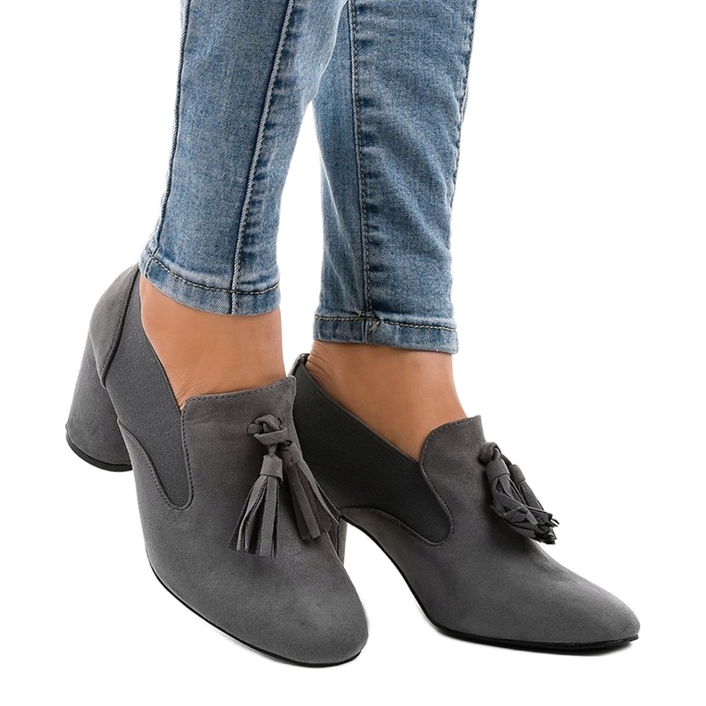 Grå mocka pumpar på LL-97P stolpen 1