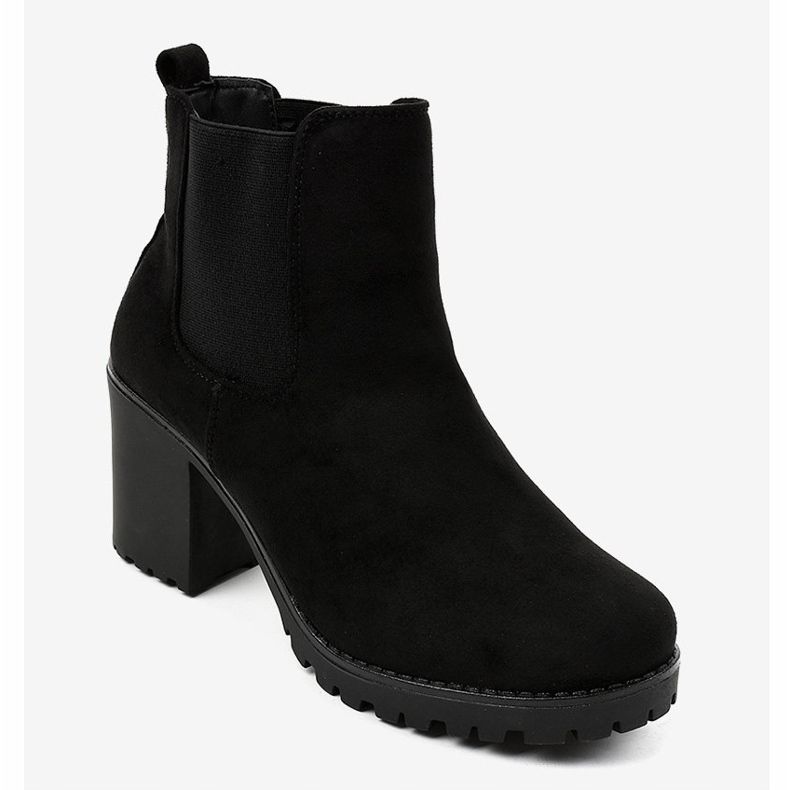 Svarta fotkängor på B3000-KB-stolpen 1