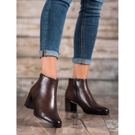 Stövlar på ett inlägg VINCEZA brun 1