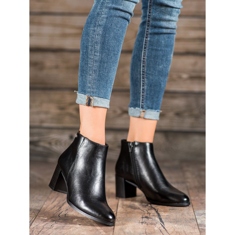 Stövlar på ett inlägg VINCEZA svart 2