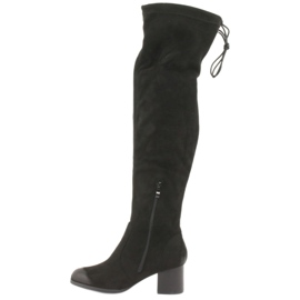 M.Daszyński Svart mocka över knäskorna 1715 2