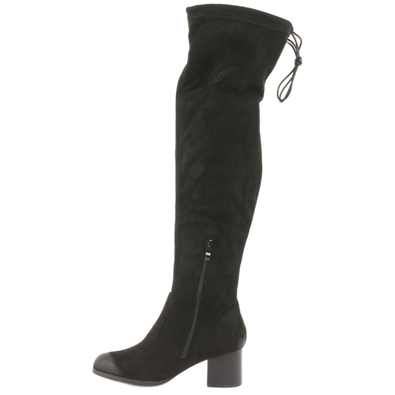 M.Daszyński Svart mocka över knäskorna 1715 2