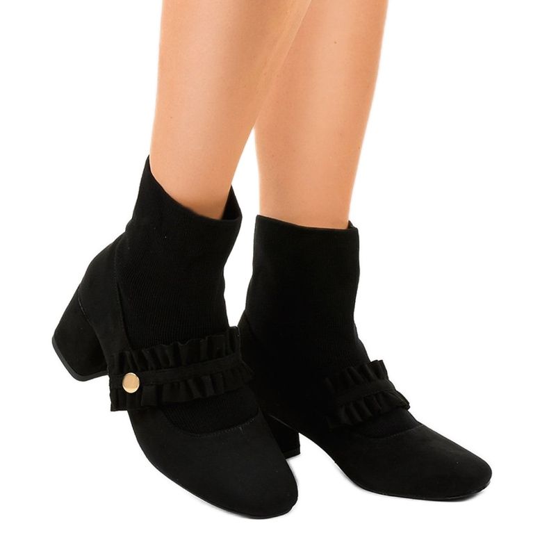 Svarta velourpumpar på JM8118Y -stolpen 1