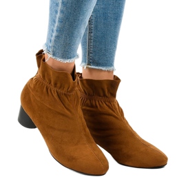 Bruna mocka stövlar på JM5512M stolpen 1