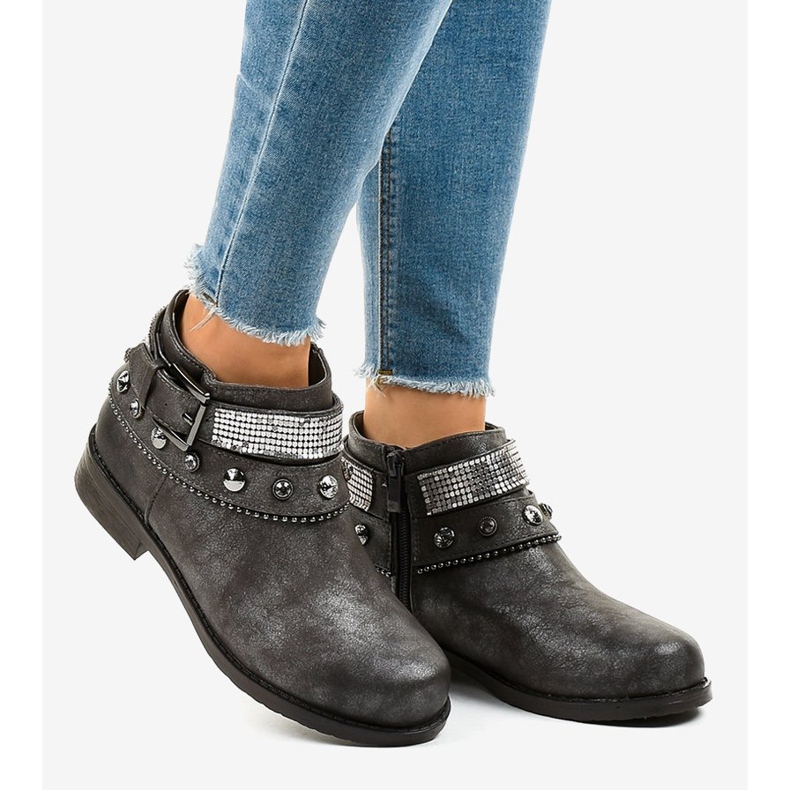 Grå stövlar dekorerade med en LL178 dragkedja 2