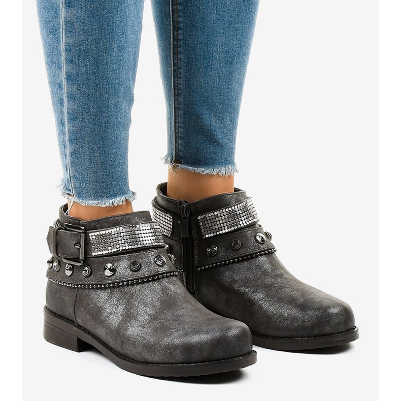 Grå stövlar dekorerade med en LL178 dragkedja 1