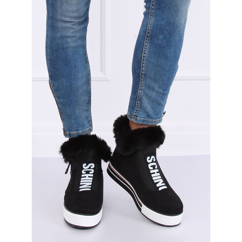 Svarta isolerade sneakers NB311 Svart 2