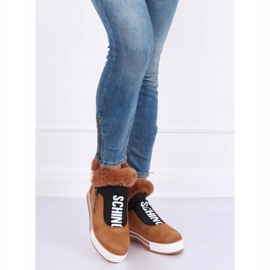 Sneakers isolerade bruna NB311 Camel 2