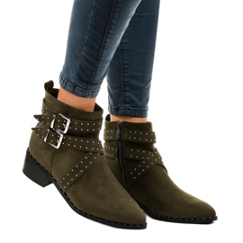 Gröna stövlar i mocka på T172 -stolpen 1