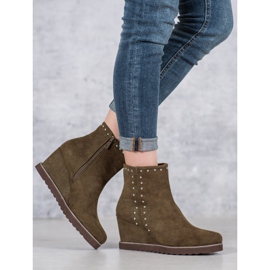 Kylie Gröna stövlar på en kil 2