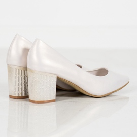 Goodin Pumpar På En Pelare grå 2