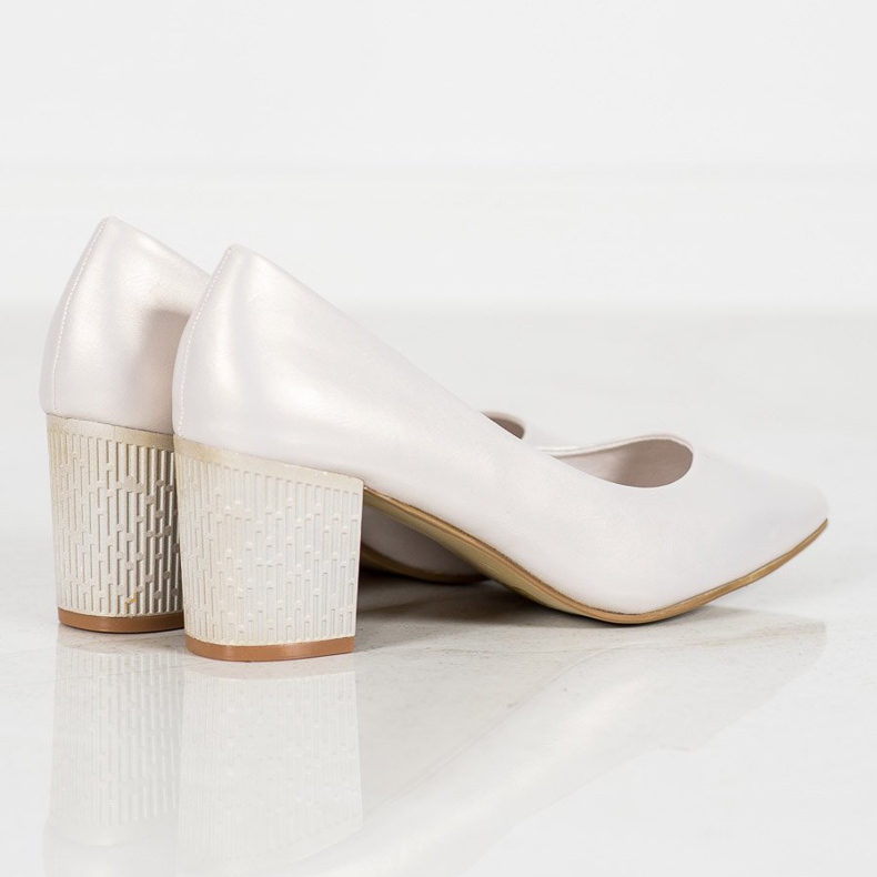 Goodin Pumpar På En Pelare grå 2