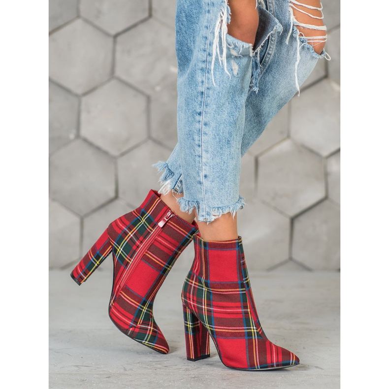 Seastar Snygga stövlar på en stolpe röd mångfärgad 1