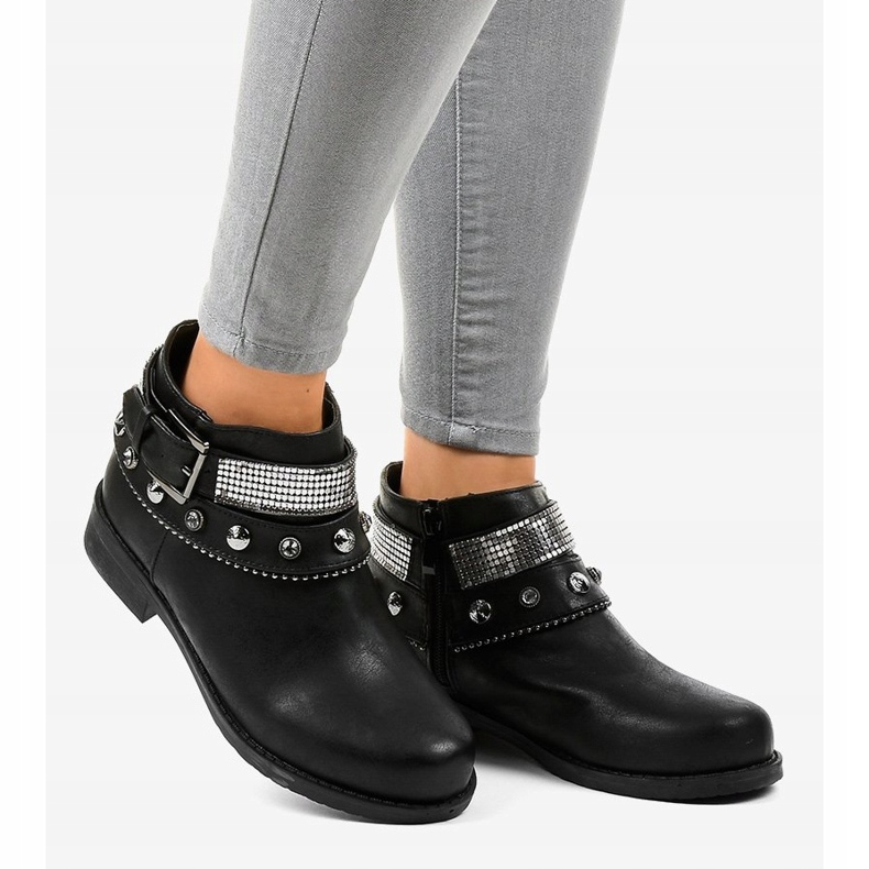 Svarta stövlar dekorerade med en LL178 dragkedja 2