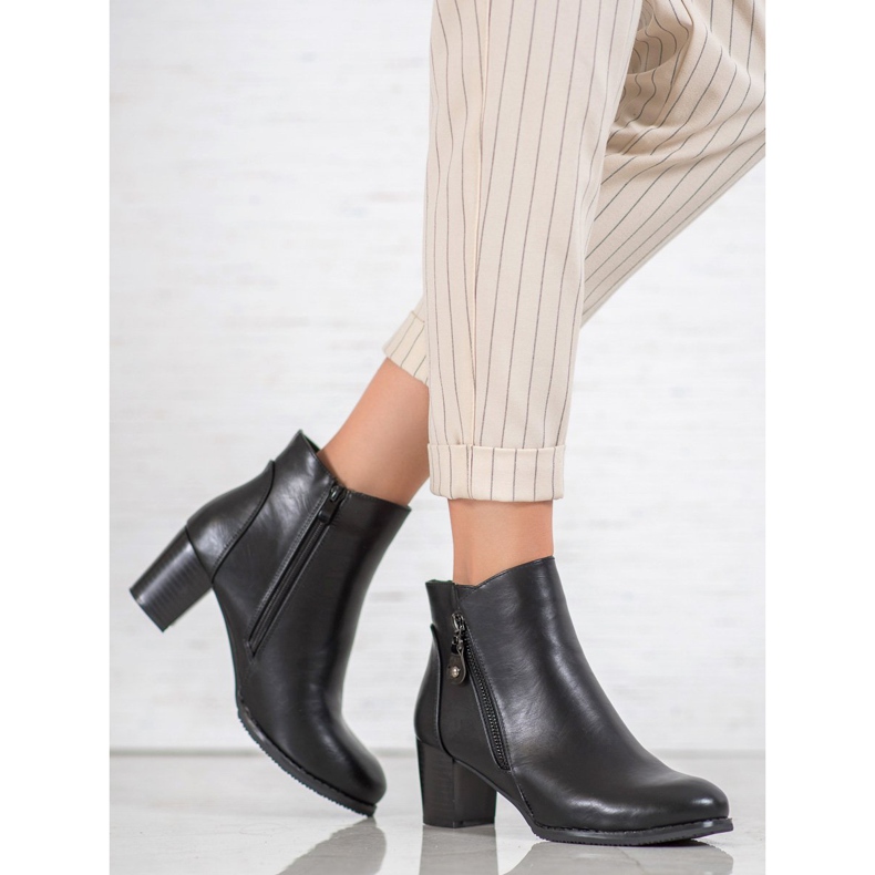 J. Star Varma stövlar på stolpen svart 2