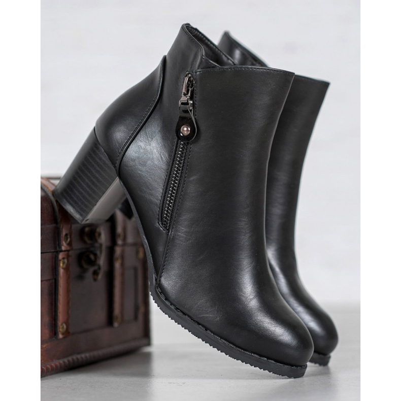 J. Star Varma stövlar på stolpen svart 1