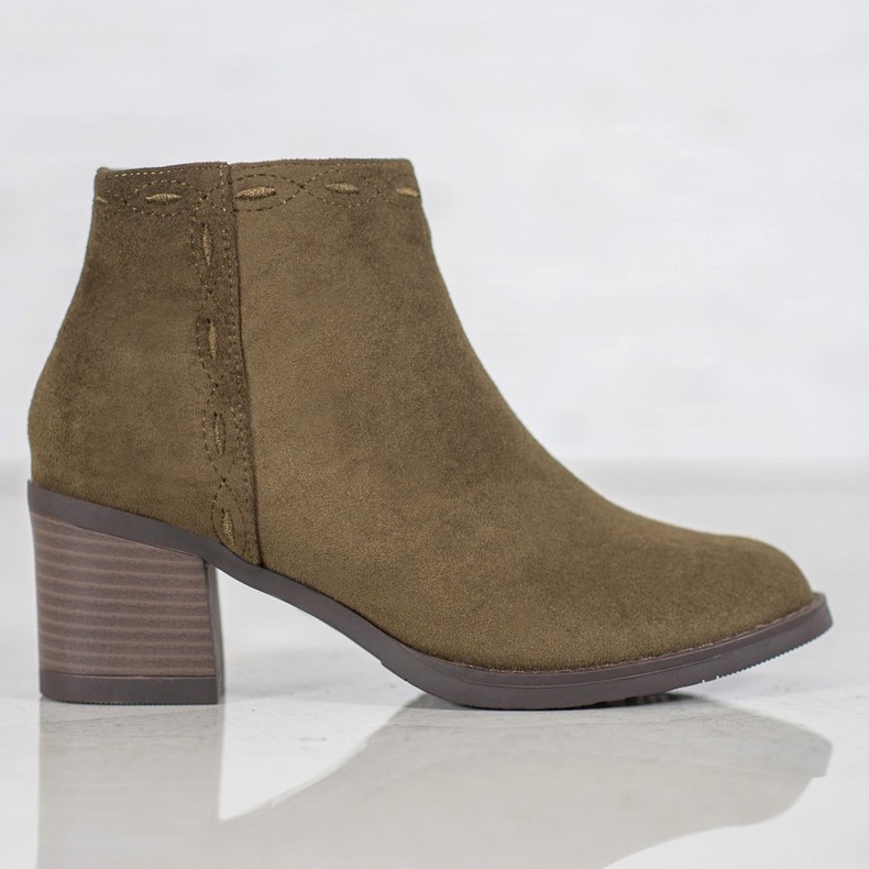 Kylie Olive Booties på ett inlägg grön 2