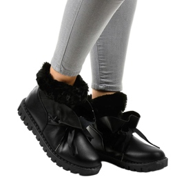 Svarta isolerade sneakers med 428-6 dragkedja 1