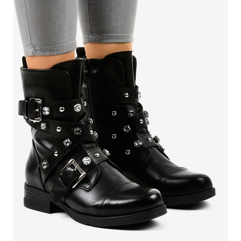 Svarta högisolerade stövlar dekorerade med 88093 1