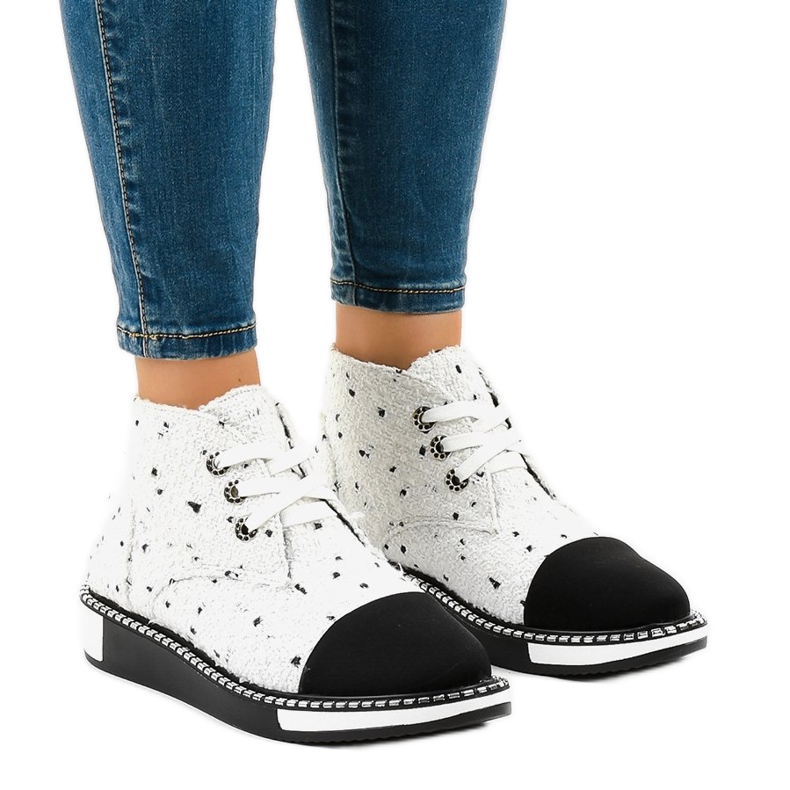 Vita spetsskor TS1811 1