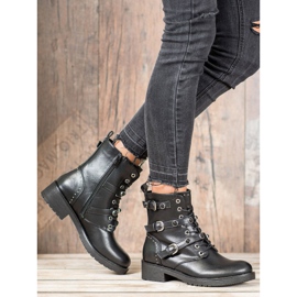 Cm Paris Svarta arbetare med pärlor 2