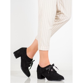 SHELOVET Bundna pumpar på en pelare svart 1