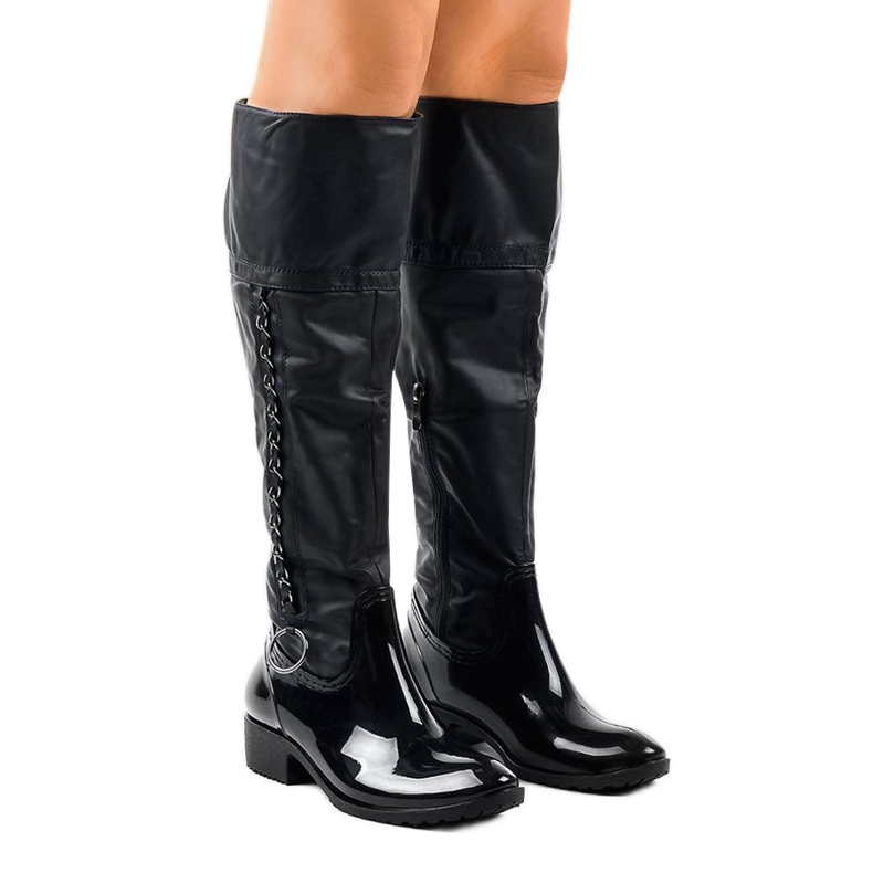 Marinblå stövlar med kedja A101 1