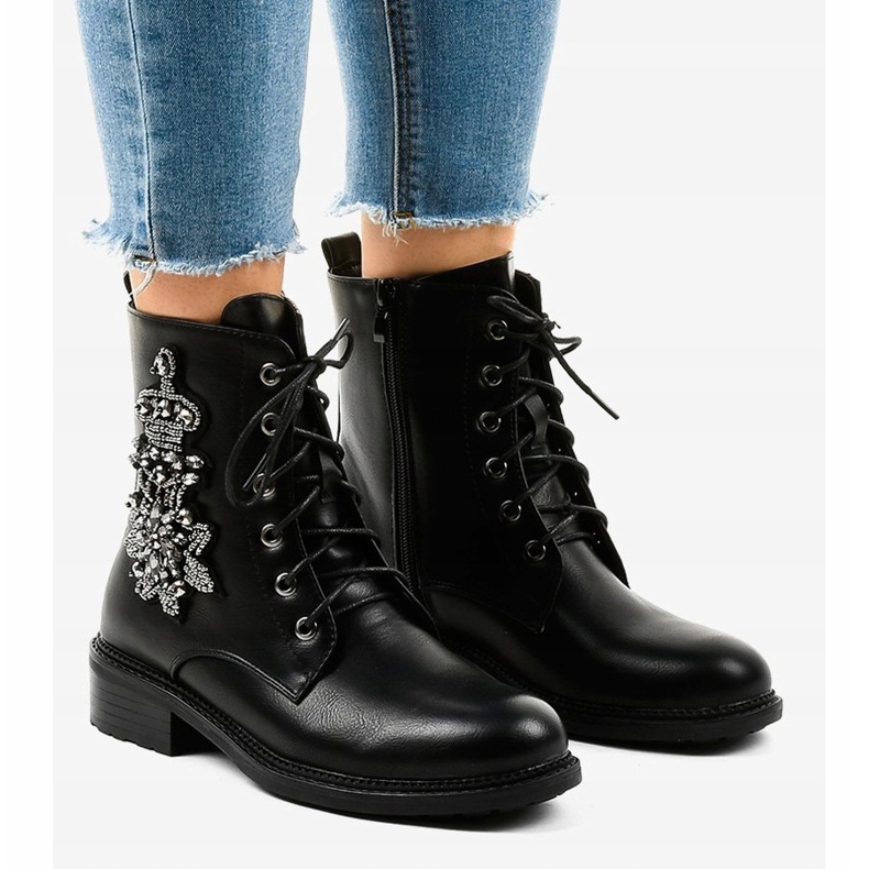 Svarta platta stövlar med stenar BH5501 1