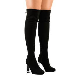 Svarta stövlar i mocka på BM177 -stolpen 1