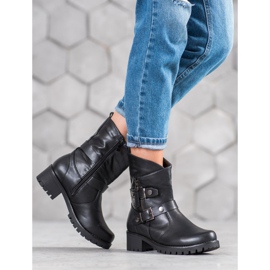 Nio Nio Svarta arbetare på reglaget 2