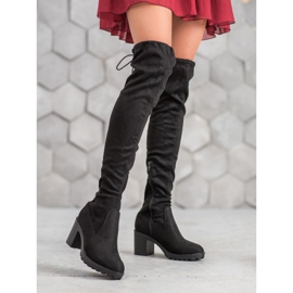 Small Swan Mockaskinnmusketer på en pelare svart 1