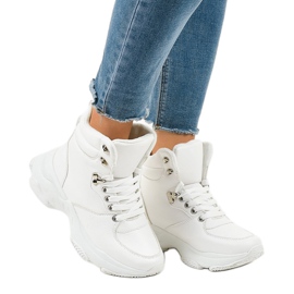 Vita isolerade sneakers för kvinnor C-3132 2