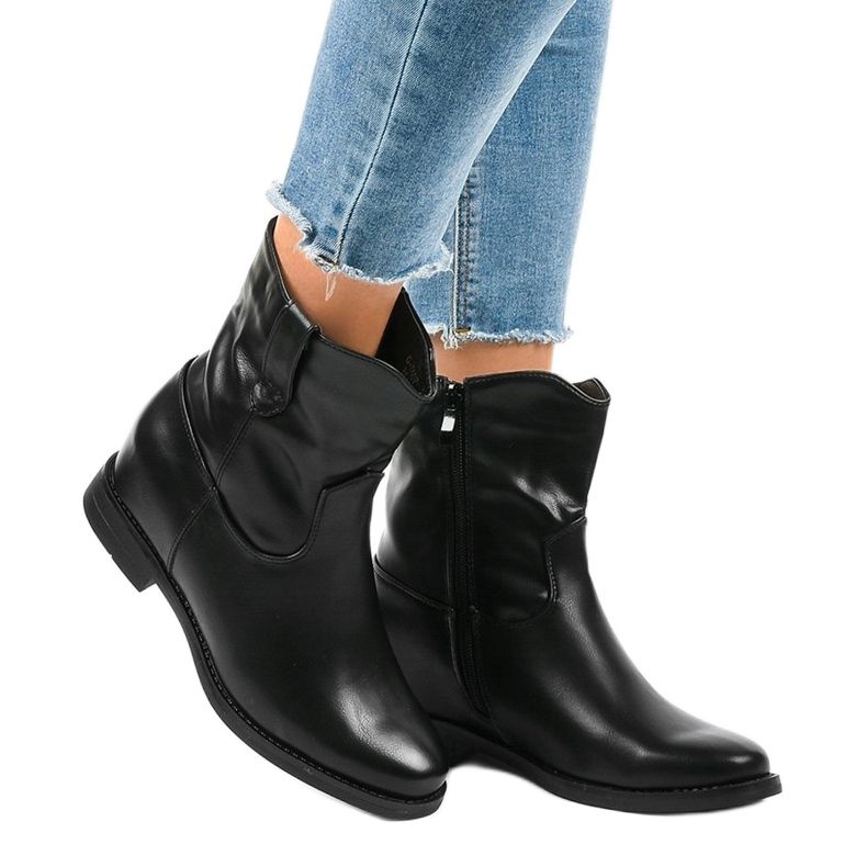 Svarta isolerade cowboystövlar G-7607 1