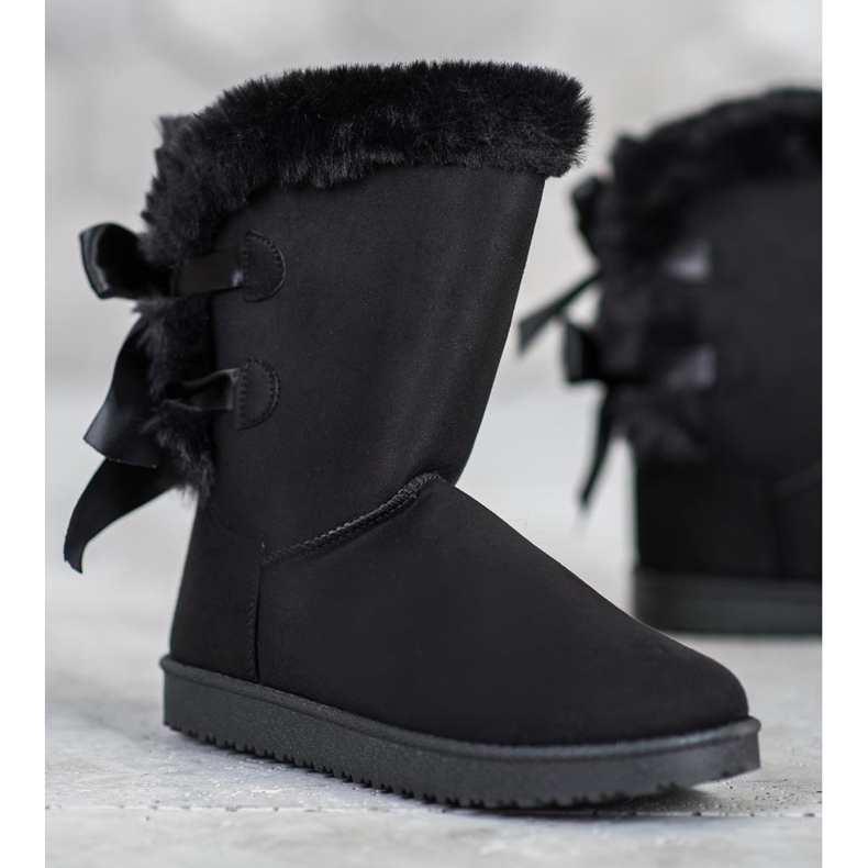 Hög Mukluki med rosetter svart 1