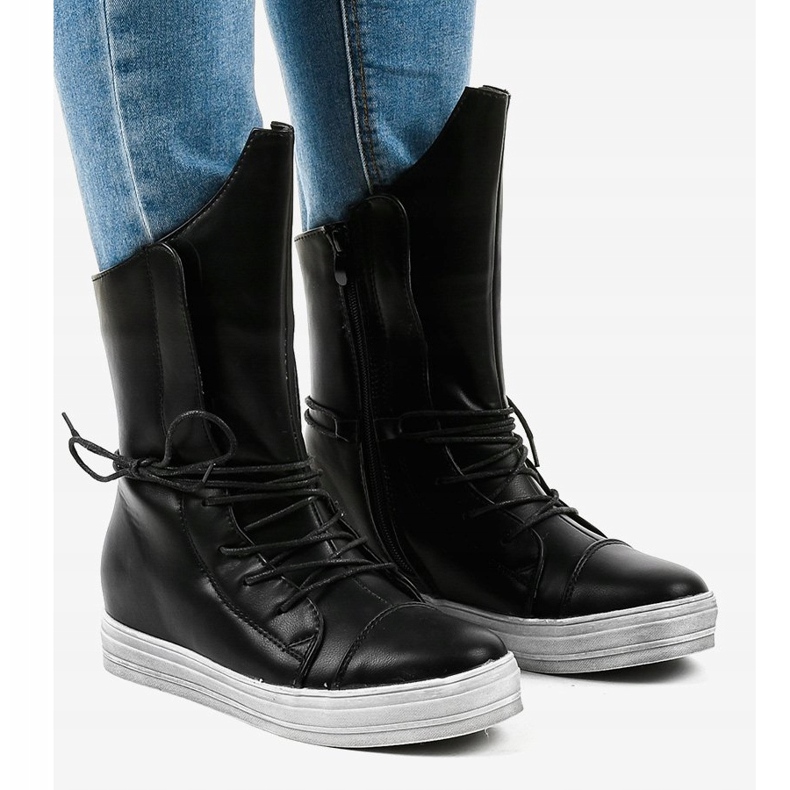 Svarta sneakers, isolerade stövlar HX5187-3 1