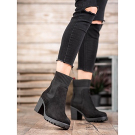 Erynn Slip-on Chelsea stövlar på en stolpe svart 1