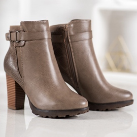 Super Mode Eleganta stövlar på en stolpe brun 1