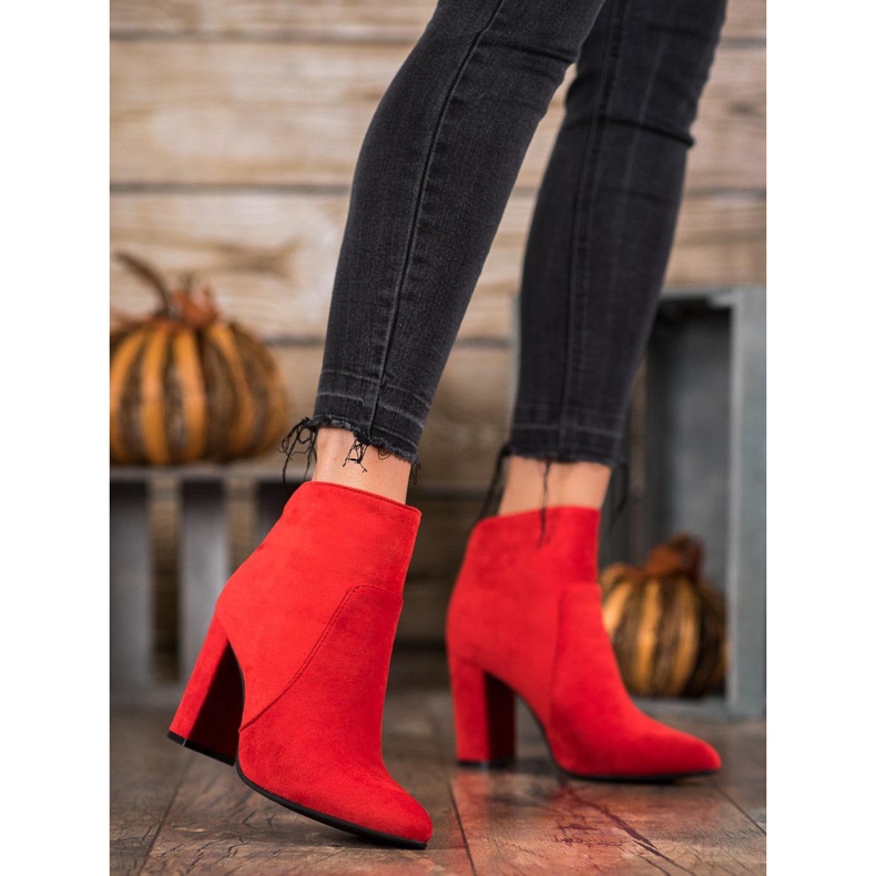 Ideal Shoes Klassiska stövlar på en stolpe röd 2