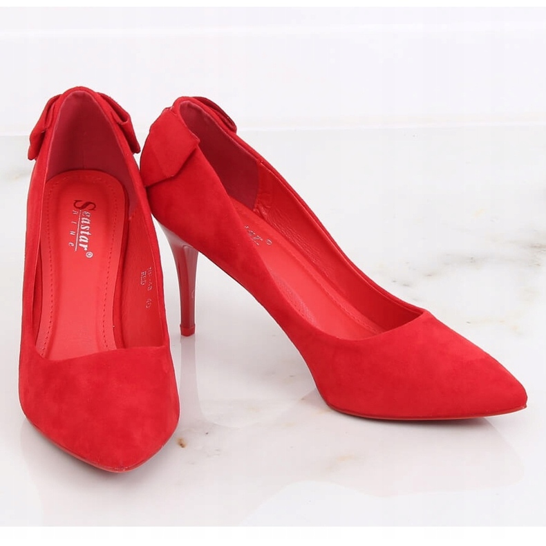 Pumpar på en stift med en rosett röd NF-46 Röd 1