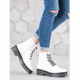 Sergio Leone Vita skor på plattformen 1