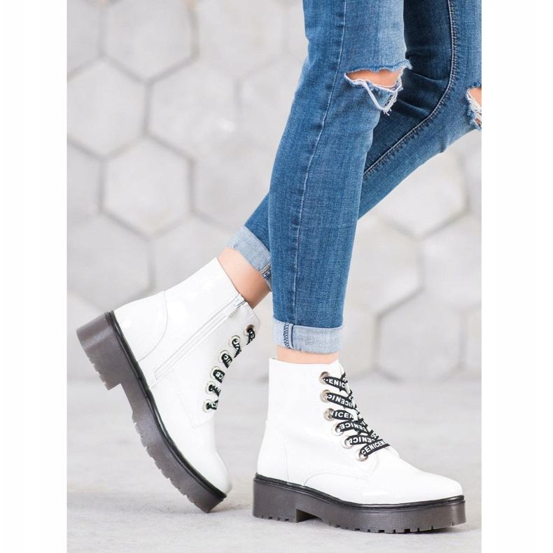 Sergio Leone Vita skor på plattformen 1