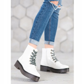 Sergio Leone Vita skor på plattformen 2