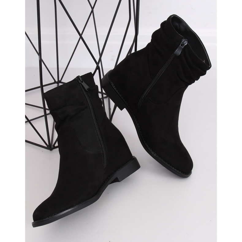 Svarta stövlar på en dold kilklack 2C8AX7680-1 Svart 1