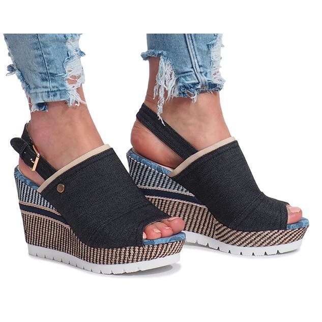 Svarta mulanka jeans med sandaler 1